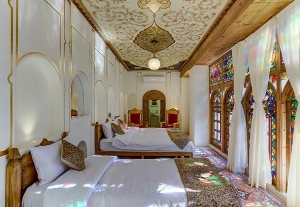 اتاق سه تخته پنج دری اقامتگاه سنتی ایران مهر شیراز